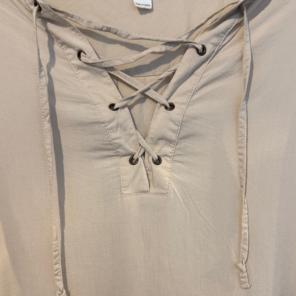 beachlunchlounge Beige pink Lace-Up Blouse - Picture 3 of 4